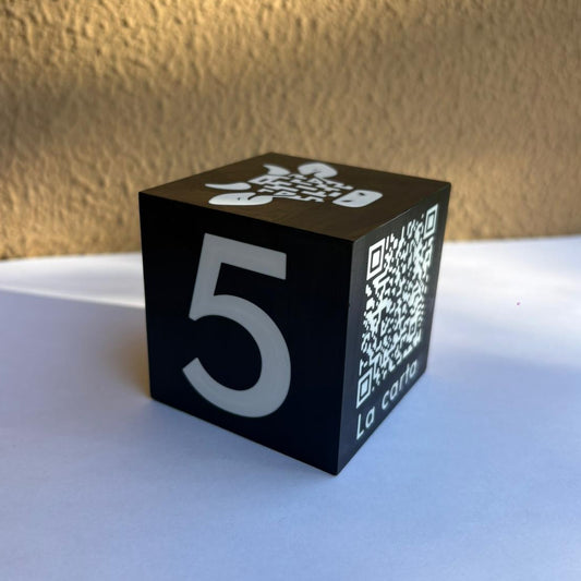 Cubo QR con Número de Mesa | Diseño Personalizado en 3D