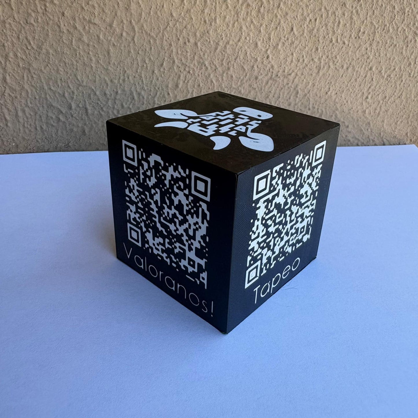 Cubo QR Multifunción - 4 códigos | Diseño Personalizado en 3D